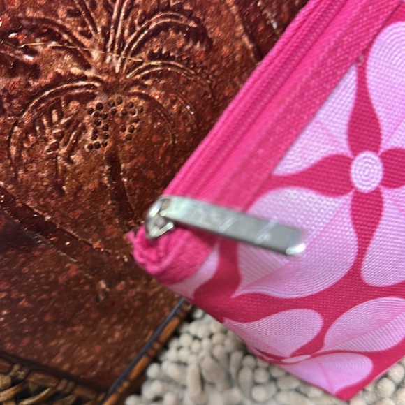 ❣️5/$25❣️Clinique makeup bag & Physicians Formula light to medium bronze booster - Picture 4 of 4